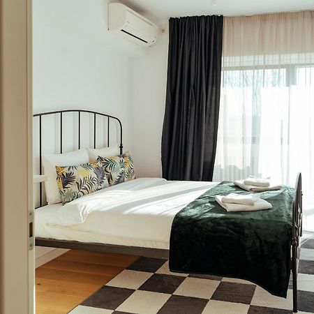 Central Modern Design Apartment Boekarest Buitenkant foto