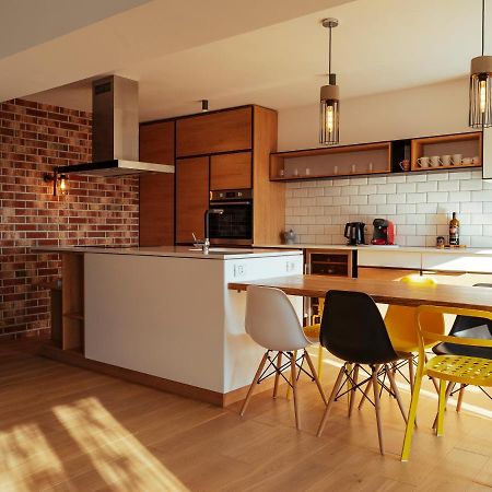 Central Modern Design Apartment Boekarest Buitenkant foto