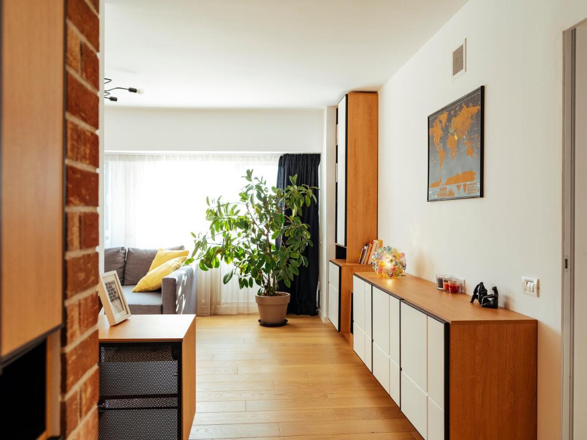 Central Modern Design Apartment Boekarest Buitenkant foto