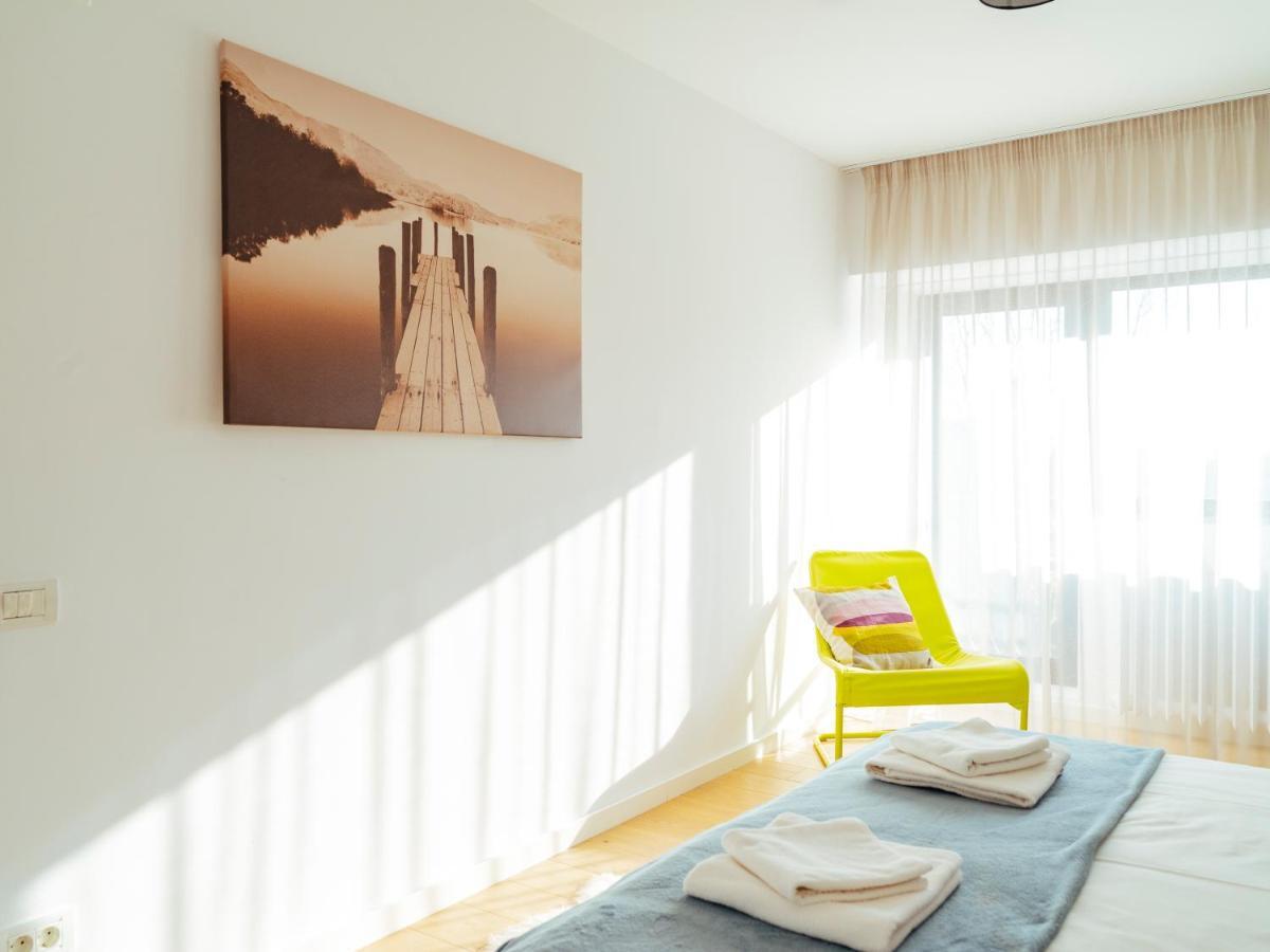 Central Modern Design Apartment Boekarest Buitenkant foto