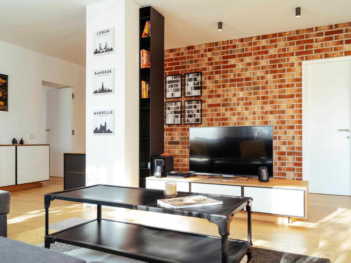 Central Modern Design Apartment Boekarest Buitenkant foto