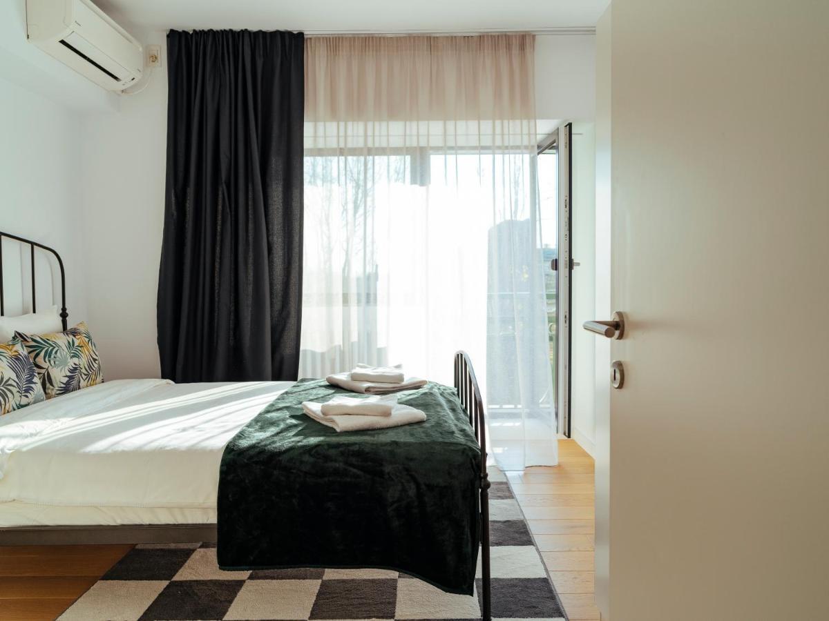 Central Modern Design Apartment Boekarest Buitenkant foto