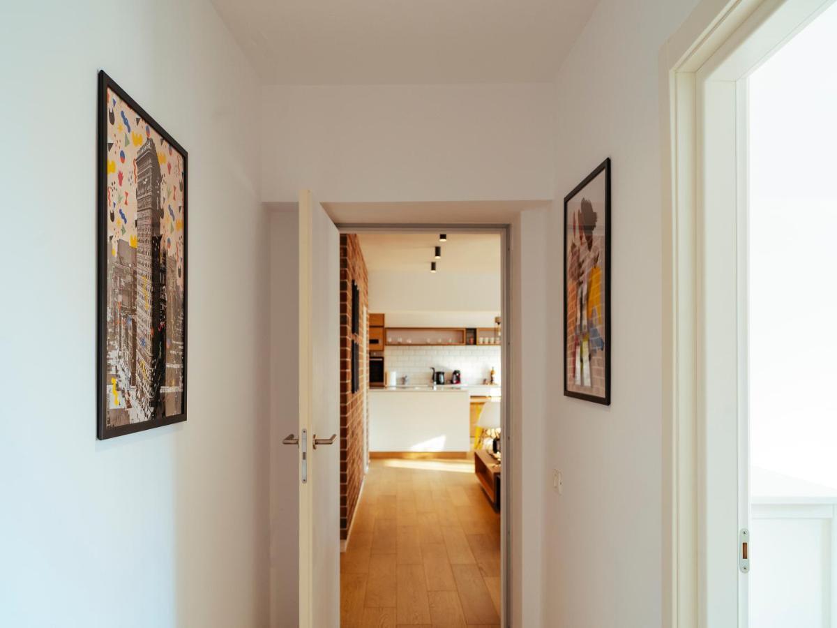 Central Modern Design Apartment Boekarest Buitenkant foto