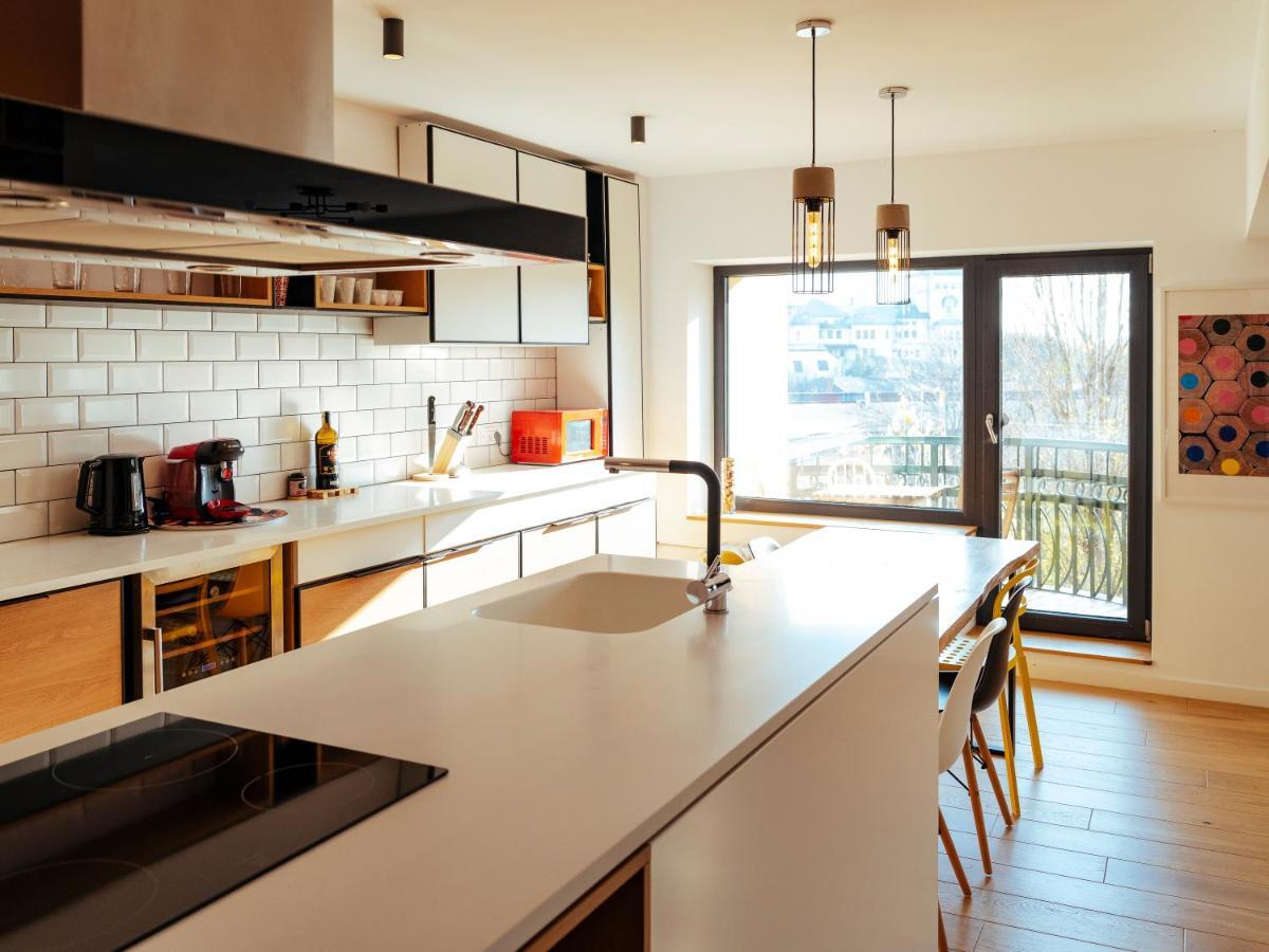 Central Modern Design Apartment Boekarest Buitenkant foto